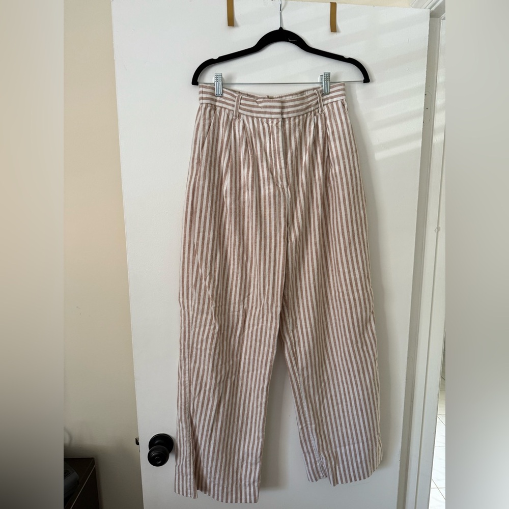 Abercrombie & Fitch tan and white trousers